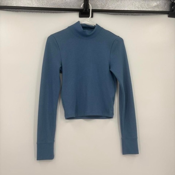 American Eagle cropped‎ long sleeve top - Picture 1 of 4